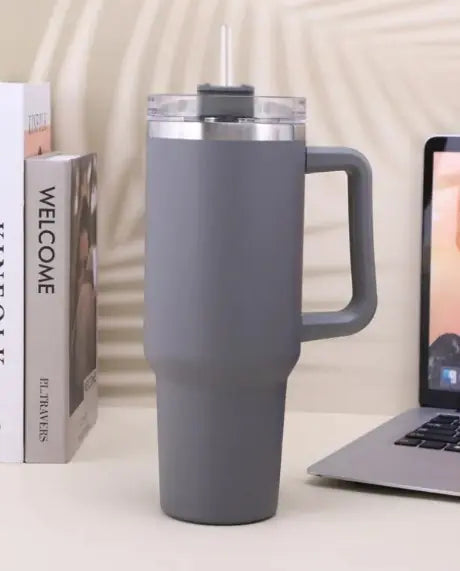Isolerad Termosmugg 40oz med Handtag & Sugrör – Rostfritt Stål
